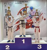 zawodnicy na podium